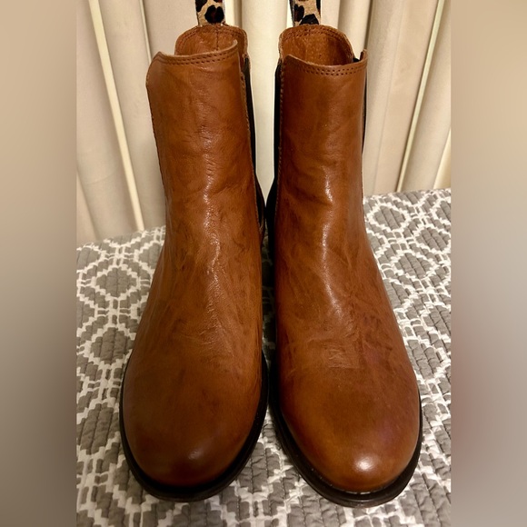 L’idea by Lori Jessy Chelsea Boots - Picture 7 of 15